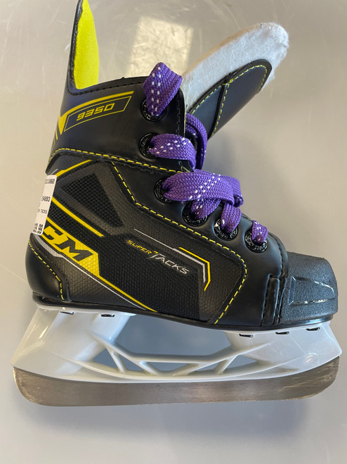 Vist Large View of Product Image Which is Used CCM 9350 SUPER TACKS Youth Hockey Skate Youth 07.0