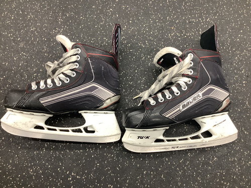 Vist Large View of Product Image Which is Used Bauer VAPOR X400 Intermediate Hockey Skate Intermediate 5.0