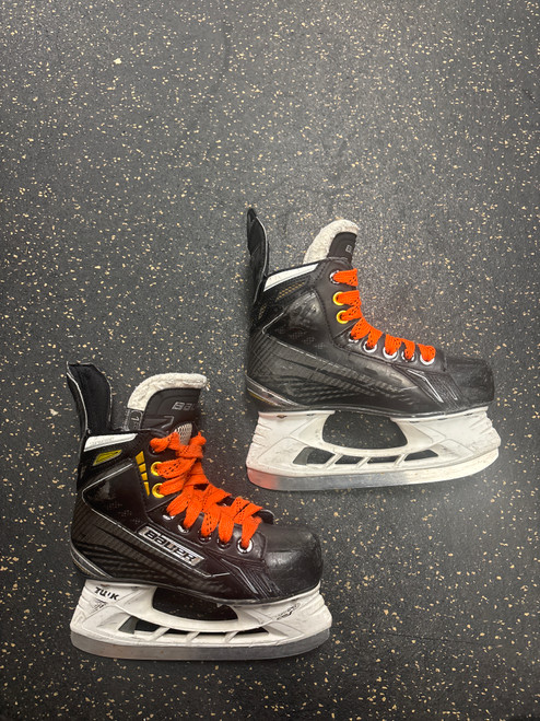 Vist Large View of Product Image Which is Used Bauer ACCEL Junior Hockey Skate Junior 01