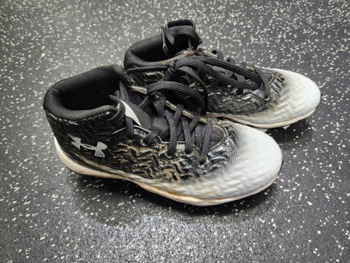 Vist Large View of Product Image Which is Used Under Armour Jr FB Cleats White And Black Junior 02