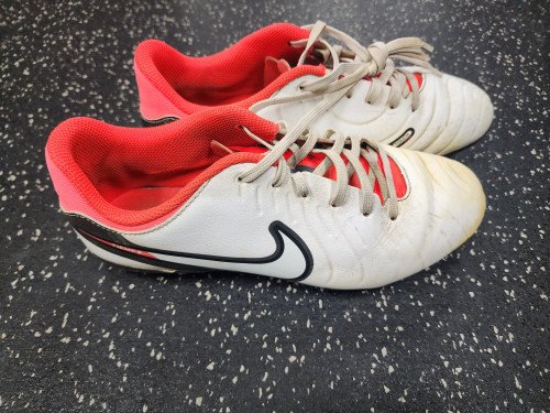 Vist Large View of Product Image Which is Used Nike Soccer Cleats White Senior 6