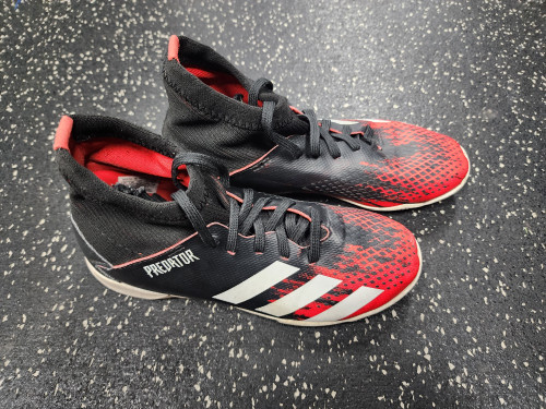 Vist Large View of Product Image Which is Used Adidas Soccer Indoor Shoes Cardinal And Black Junior 01