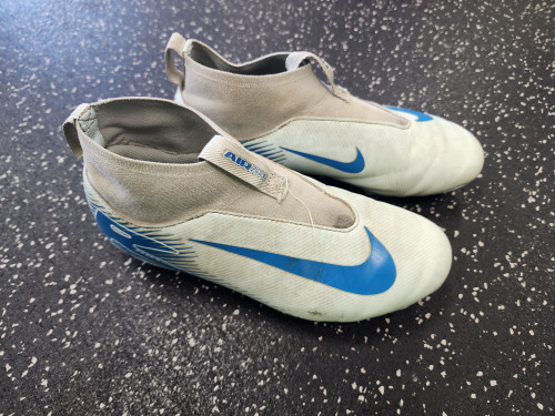 Vist Large View of Product Image Which is Used Nike Soccer Cleats Royal Blue Junior 03.5