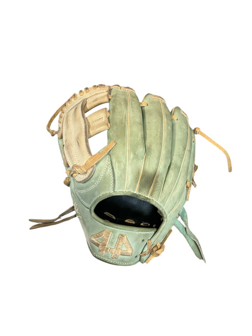 Vist Large View of Product Image Which is Used 44 SIGNATURE SERIES BB/SB Glove LH Throw None 11 1/4"