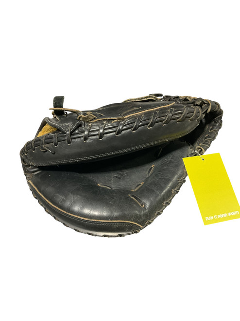 Vist Large View of Product Image Which is Used Wilson A2403 BB/SB Catchers RH Throw Black 33"