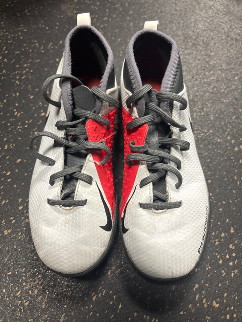 Vist Large View of Product Image Which is Used Nike Soccer Indoor Shoes Grey Junior 03