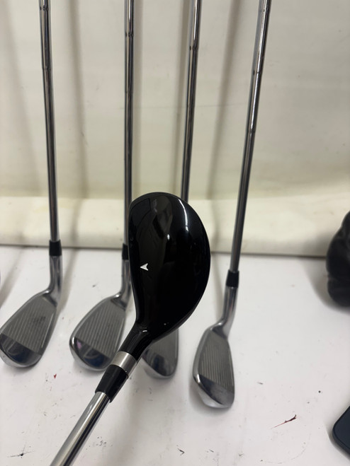 Vist Large View of Product Image Which is Used Powerbilt MOMENTUM Mens Iron Set RH 4I-PW