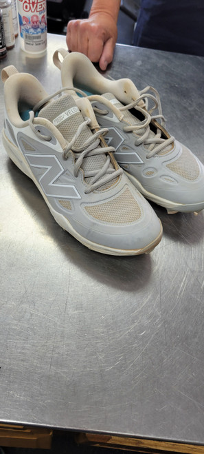 Vist Large View of Product Image Which is Used New Balance 8.5 BB/SB Cleats Grey Senior 8.5
