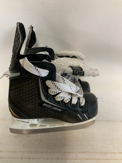 Vist Large View of Product Image Which is Used Bauer SUPREME ONE.4 Youth Hockey Skate Youth 08.0