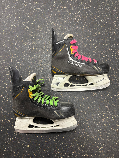 Vist Large View of Product Image Which is Used Bauer SUPREME ONE.6 Junior Hockey Skate Junior 03