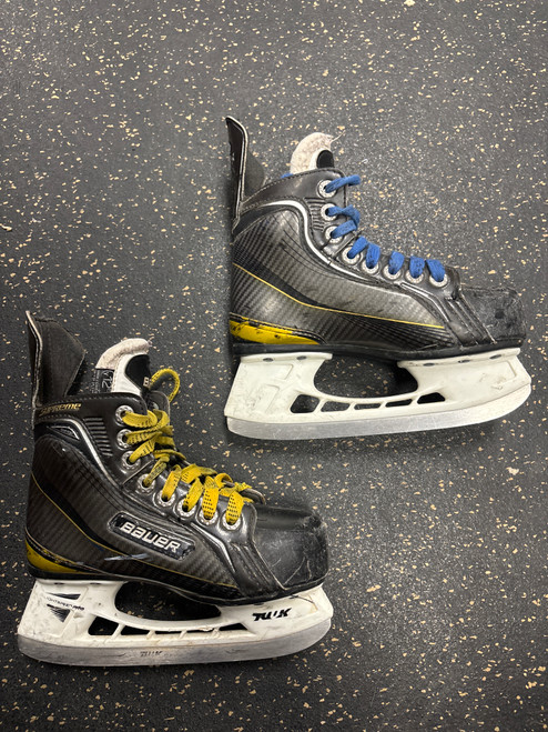 Vist Large View of Product Image Which is Used Bauer 100 SUPREME Youth Hockey Skate Youth 12.0