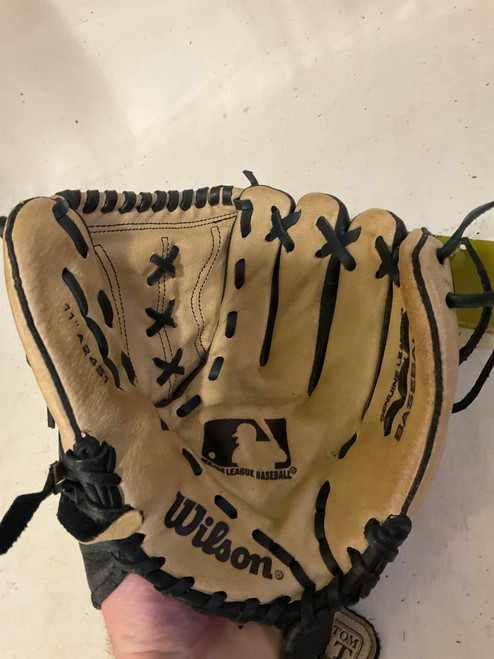 Vist Large View of Product Image Which is Used Wilson A2451 BB/SB Glove RH Throw Brown 11"