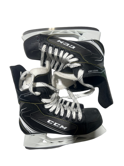 Vist Large View of Product Image Which is Used CCM 9040 Junior Hockey Skate Junior 02