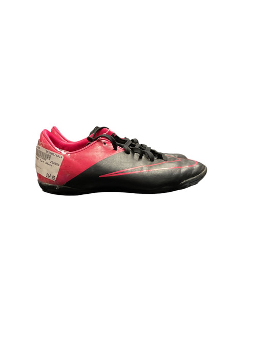 Vist Large View of Product Image Which is Used Nike Soccer Turf Shoes Black And Pink Junior 01