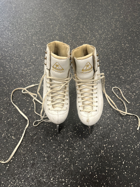 Vist Large View of Product Image Which is Used Jackson FREESTYLE Girls Figure Skate White Junior 02