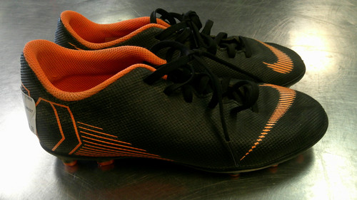 Vist Large View of Product Image Which is Used Nike Soccer Cleats Black Junior 05.5