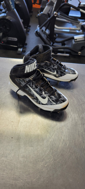 Vist Large View of Product Image Which is Used Nike HUARCHE 8.5 METAL BB/SB Cleats Black Senior 8.5