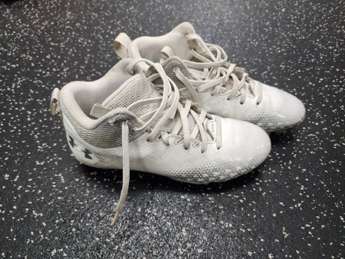 Vist Large View of Product Image Which is Used Under Armour SPOTLIGHT Jr FB Cleats White Junior 04