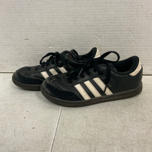 Vist Large View of Product Image Which is Used Adidas Soccer Indoor Shoes Black Junior 02