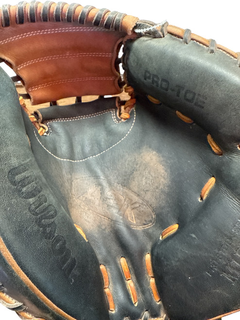 Vist Large View of Product Image Which is Used Wilson A2K BB/SB Catchers RH Throw None 33 1/2"