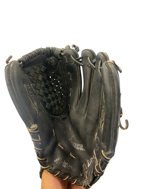 Vist Large View of Product Image Which is Used Mizuno FINCH RH Throw Fastpitch Gloves Pink 11 1/2"