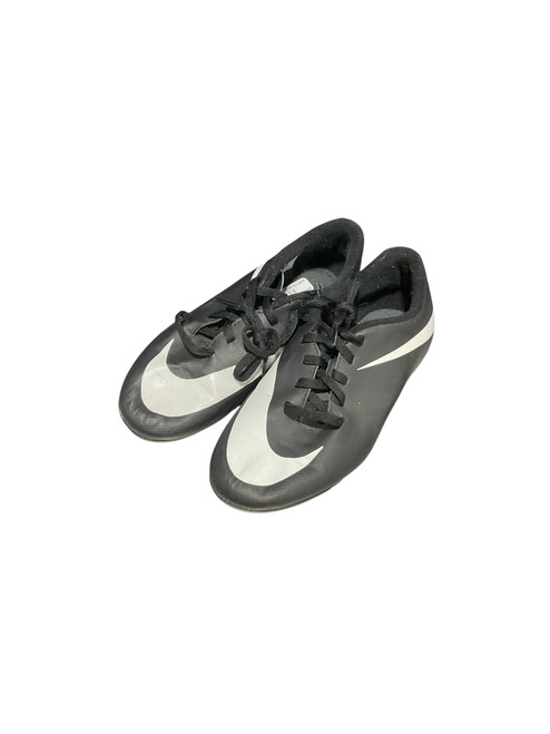 Vist Large View of Product Image Which is Used Nike Soccer Cleats Black And White Junior 01