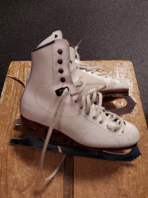 Vist Large View of Product Image Which is Used Riedell Girls Figure Skate White Junior 04.5