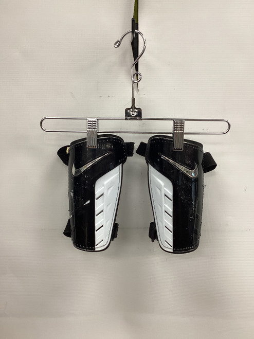 Vist Large View of Product Image Which is Used Nike Soccer Shin Guards Junior Black MD