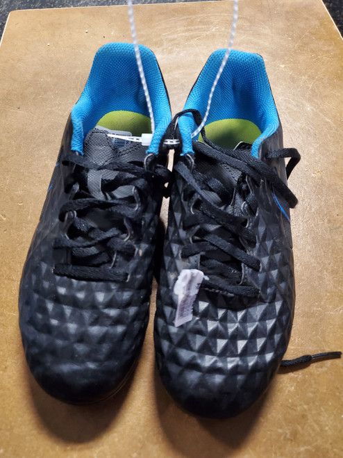 Vist Large View of Product Image Which is Used Nike Soccer Cleats Black Junior 04