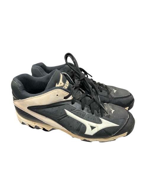 Vist Large View of Product Image Which is Softball cleats