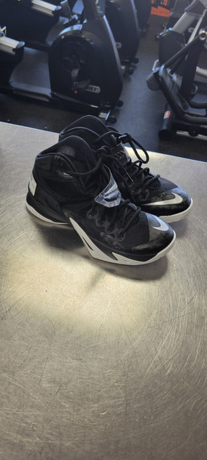 Used Nike Zoom Soldier 8 TB - 653648 001 SZ 9 11497-S000153037 Vist Large View of Product Image Which is Used Nike Zoom Soldier 8 TB - 653648 001 SZ 9