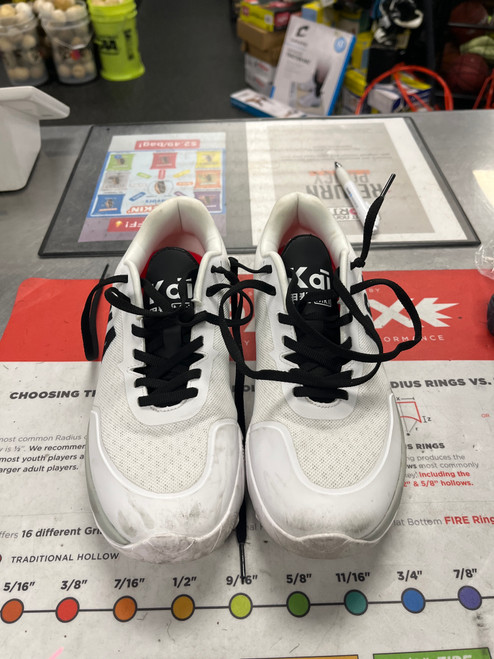 Vist Large View of Product Image Which is Used Osaka Kai Cleats White Senior 7