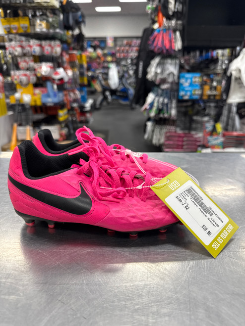 Vist Large View of Product Image Which is Used Nike Soccer Cleats Pink Junior 02