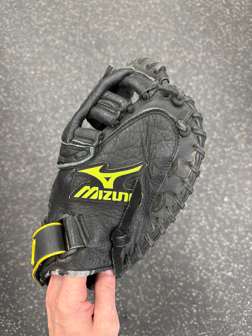 Vist Large View of Product Image Which is Used Mizuno GXS 101 BB/SB Catchers RH Throw Black 32 1/2"