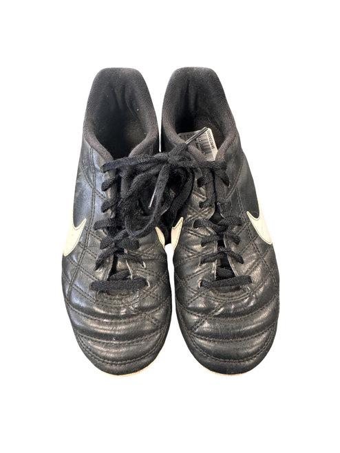 Vist Large View of Product Image Which is Used Nike Soccer Cleats Black Junior 01