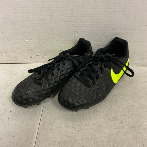 Vist Large View of Product Image Which is Used Nike TIEMPO Soccer Cleats Black Junior 03