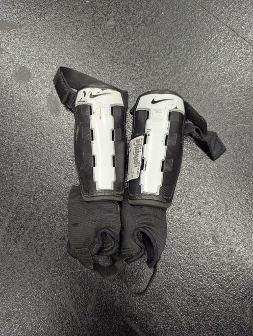 Vist Large View of Product Image Which is Used Nike Soccer Shin Guards Junior Black MD