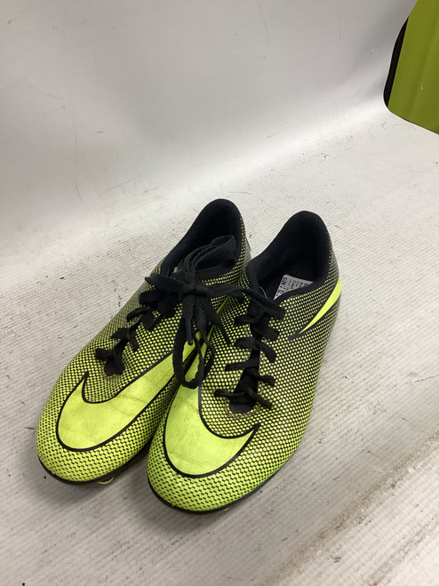 Vist Large View of Product Image Which is Used Nike Soccer Cleats Yellow Junior 02.5