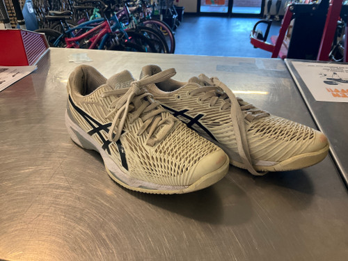 Vist Large View of Product Image Which is Used Asics TENNIS SHOES Running/X-Train Shoes M White Senior 9.5