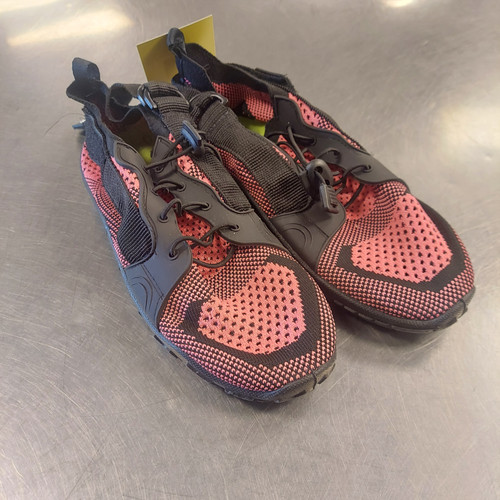 Vist Large View of Product Image Which is Used Water Shoes W Black And Pink Senior 7