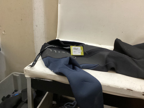 Vist Large View of Product Image Which is Used O'Neill REACTOR II Mens Dive Suit Black And Navy Blue MD