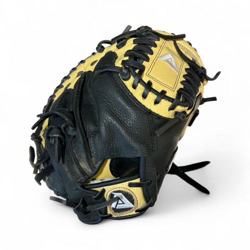 Vist Large View of Product Image Which is Used Akadema ASF441 BB/SB Catchers RH Throw Black 33"
