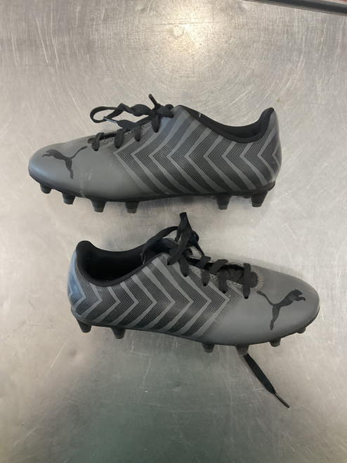 Vist Large View of Product Image Which is Used Puma Soccer Cleats Black And Grey Junior 01