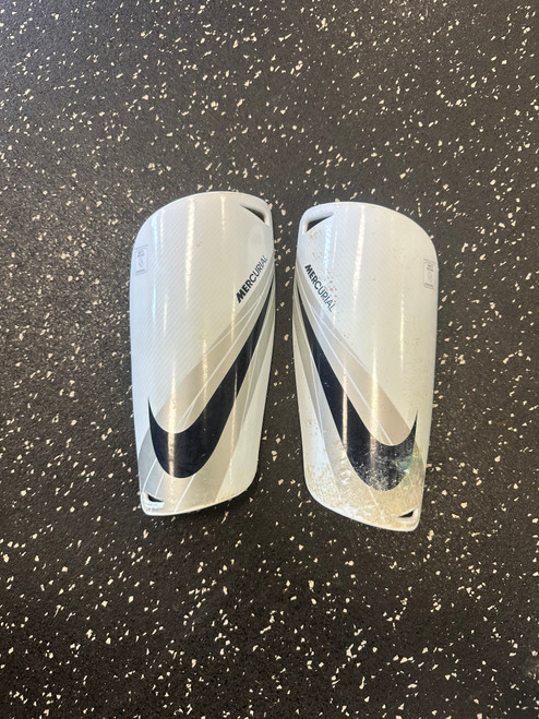 Vist Large View of Product Image Which is Used Nike Soccer Shin Guards Junior White LG