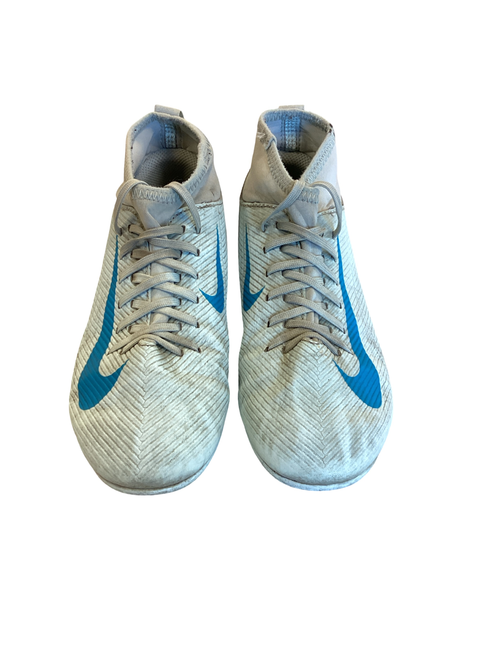 Vist Large View of Product Image Which is Used Nike Soccer Cleats White Junior 01