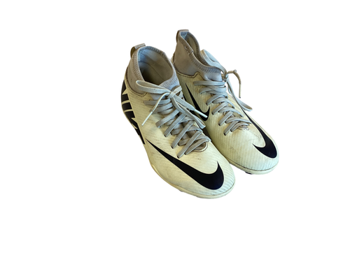Vist Large View of Product Image Which is Used Nike Soccer Cleats White Junior 02.5