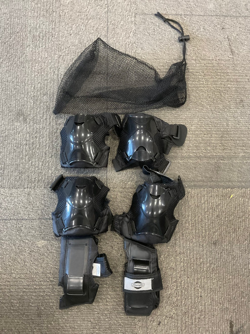 Vist Large View of Product Image Which is Used PACIFIC PAD SET YOUTH Inline Protective Set Black Youth