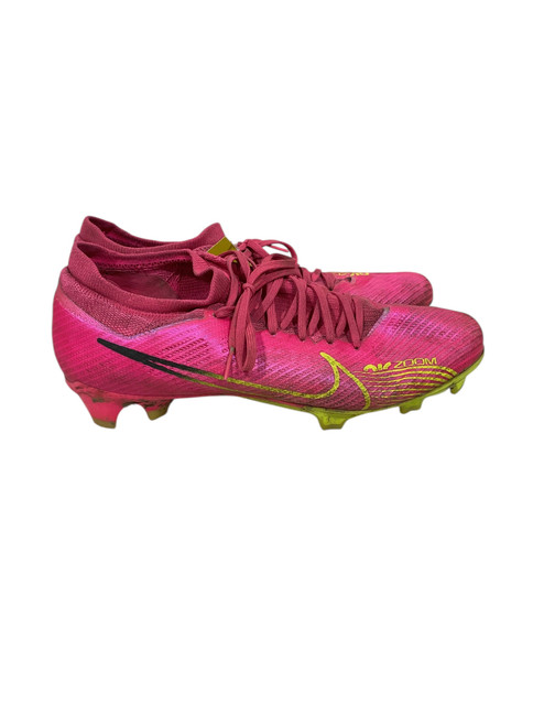 Used Nike Soccer Cleats Pink Senior 10 11847-S000030460 Vist Large View of Product Image Which is Used Nike Soccer Cleats Pink Senior 10