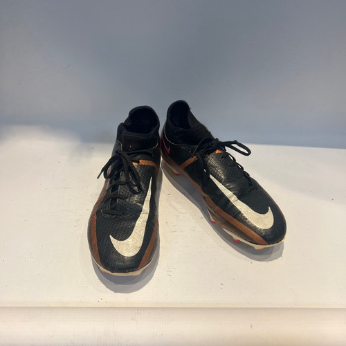 Used Nike Soccer Cleats Black Youth 08.0 11878-S000024080 Vist Large View of Product Image Which is Used Nike Soccer Cleats Black Youth 08.0