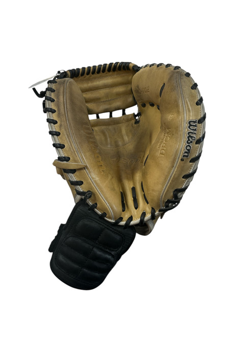 Used Wilson A2000 DPCM 33 RHT MITT BB/SB Catchers RH Throw Brown 33" 11631-S000453708 Vist Large View of Product Image Which is Used Wilson A2000 DPCM 33 RHT MITT BB/SB Catchers RH Throw Brown 33"